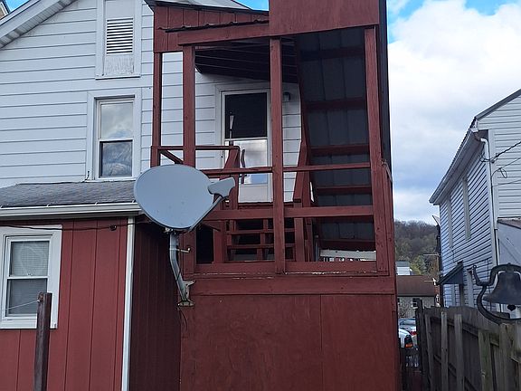 3rd image of 1106 Washington St #2