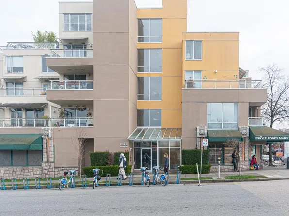 1978 Vine St #308, Vancouver, BC V6K 4S1