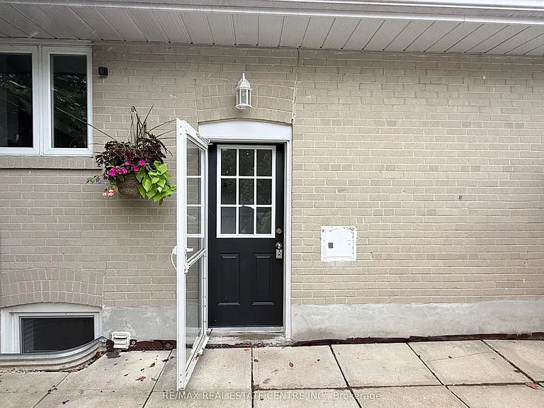 18 Mackenzie Dr #BASEMENT — Photo 5