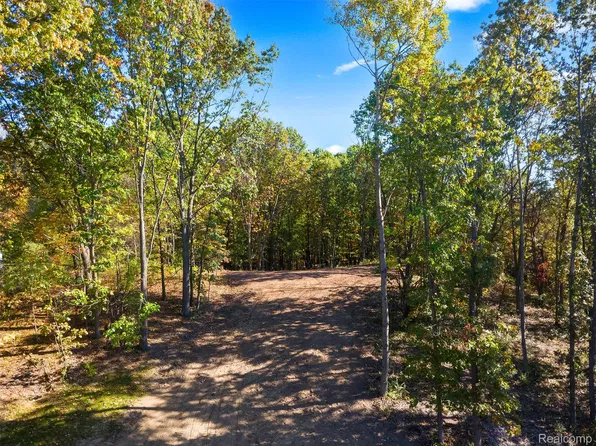 4273 Link Dr, Brighton, MI 48114