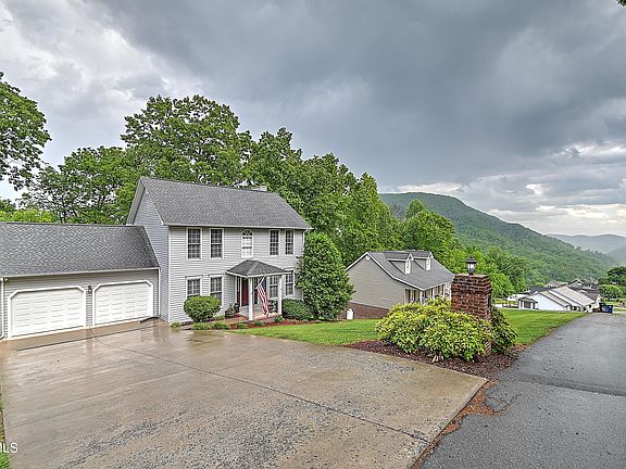 2nd image of 766 Moccasin Hills Dr