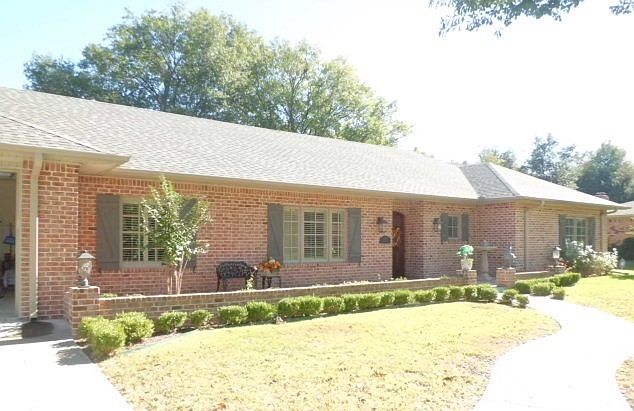 1st image of 806 Rosewood St