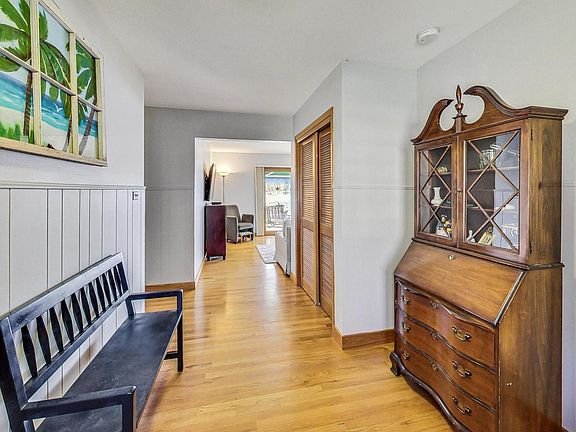 4th image of 22689 W Silver Lake Ave