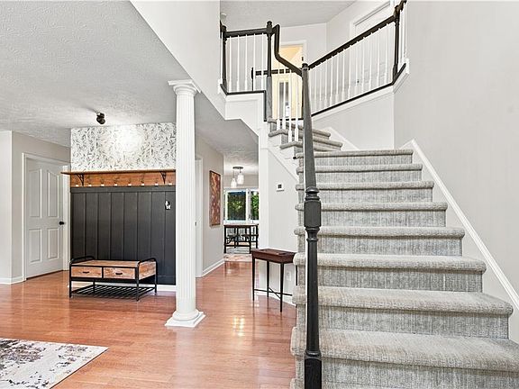 4th image of 437 Evergreen Way