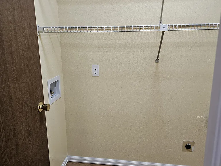 Laundry room (second floor)