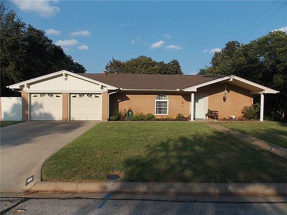 2nd image of 1116 Martha Dr