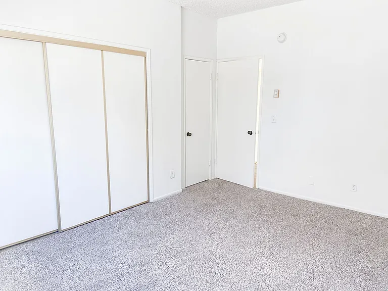 10644 Eastborne Ave — Photo 10