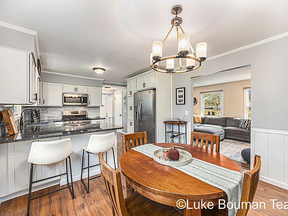 4th image of 2131 Stanford Dr SE