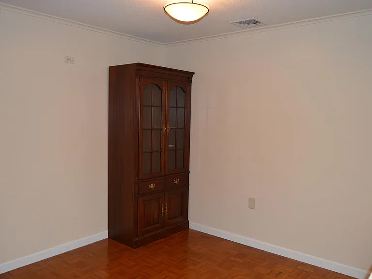 22 Windsor Ct #E — Photo 4