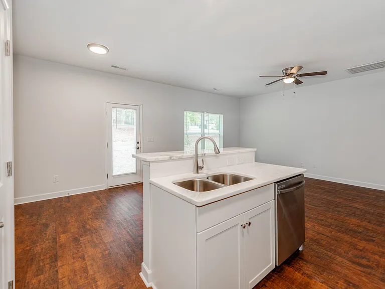 910 N Ransom St — Photo 9
