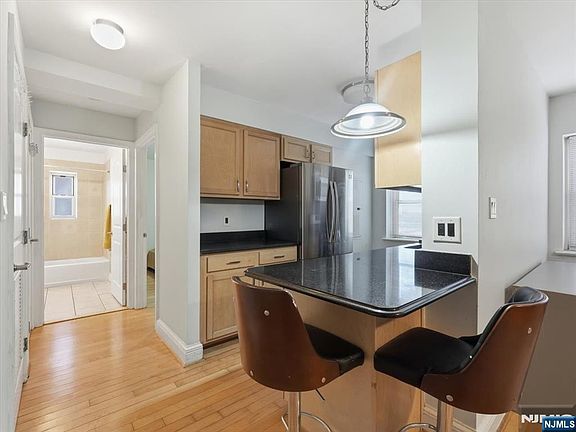 5th image of 70 Munn Avenue