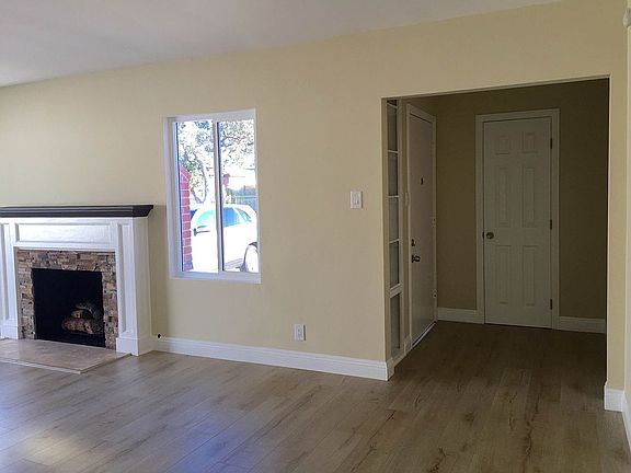 4th image of 725 W 113th St