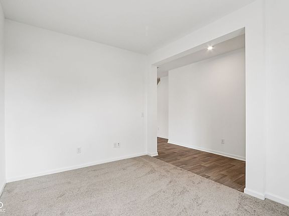 5th image of 2032 Black Oak Dr