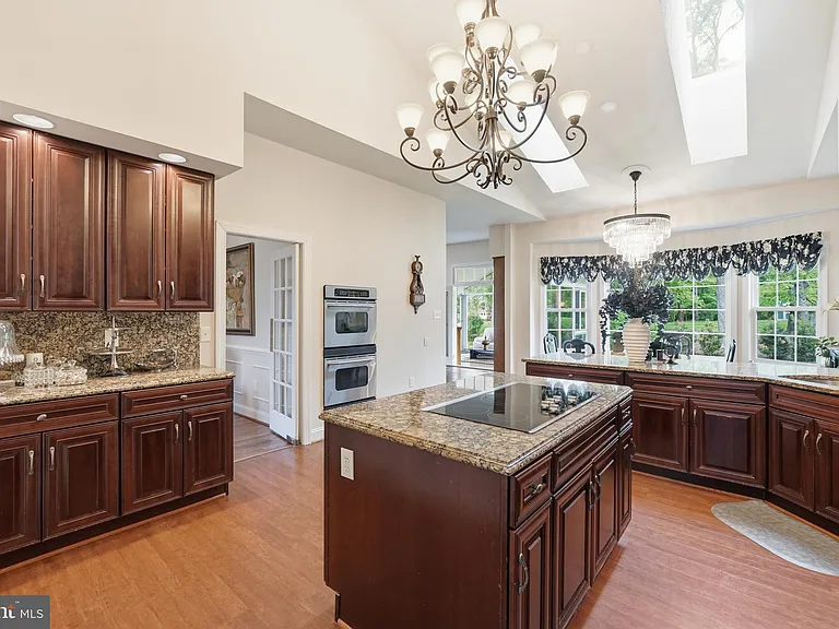 13010 Boswell Ct — Photo 7
