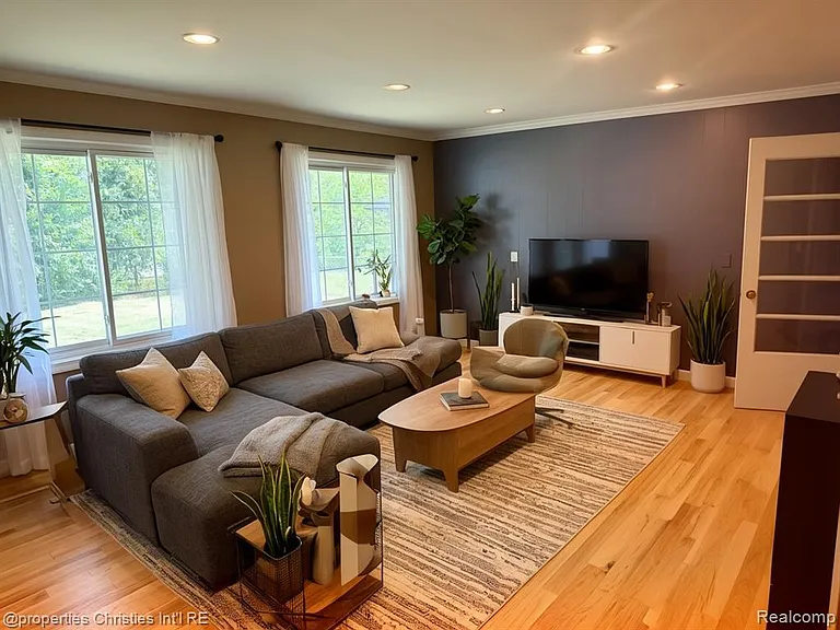 16982 Dunblaine Ave — Photo 2