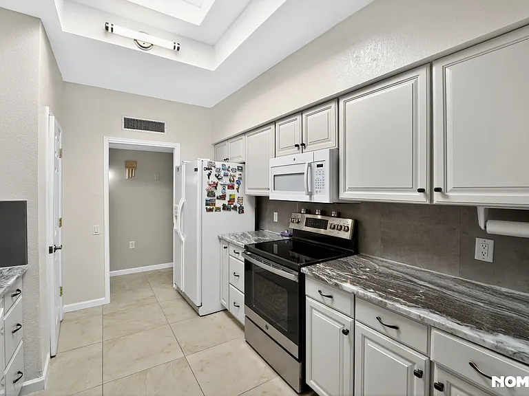 768 W Calle Del Ensalmo — Photo 9