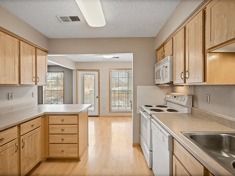 Parkwood Heights Apartments — Photo 7