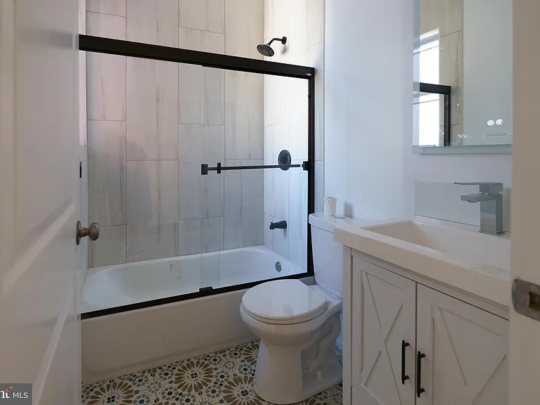 1926 S Lambert St — Photo 16