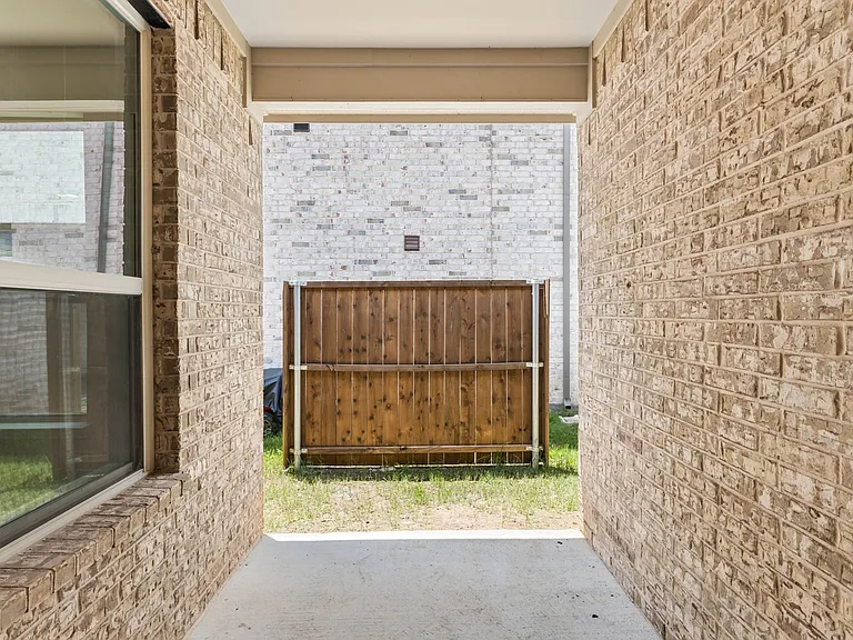 1104 Milfoil Dr — Photo 24