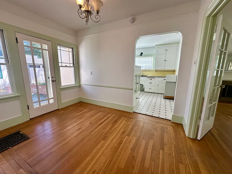 914 Slater St — Photo 6