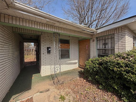 4th image of 3747 Dreyfus St