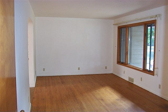 2nd image of 2609 Fairfax St