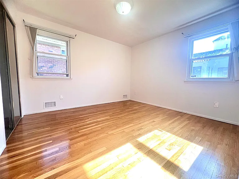 12-14 Utopia Pkwy — Photo 7