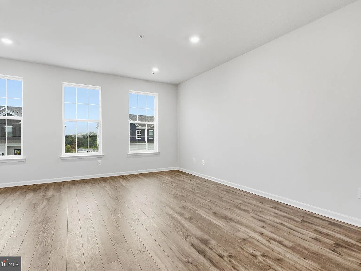 3 bed, 2.5 bath, 2208 sqft, $3,100 — Photo 4