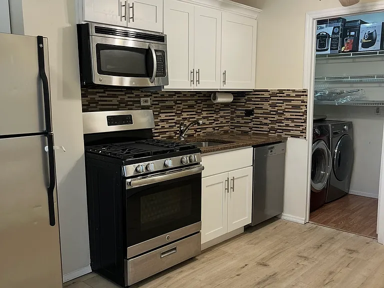 1037 Avenue C #2 — Photo 2