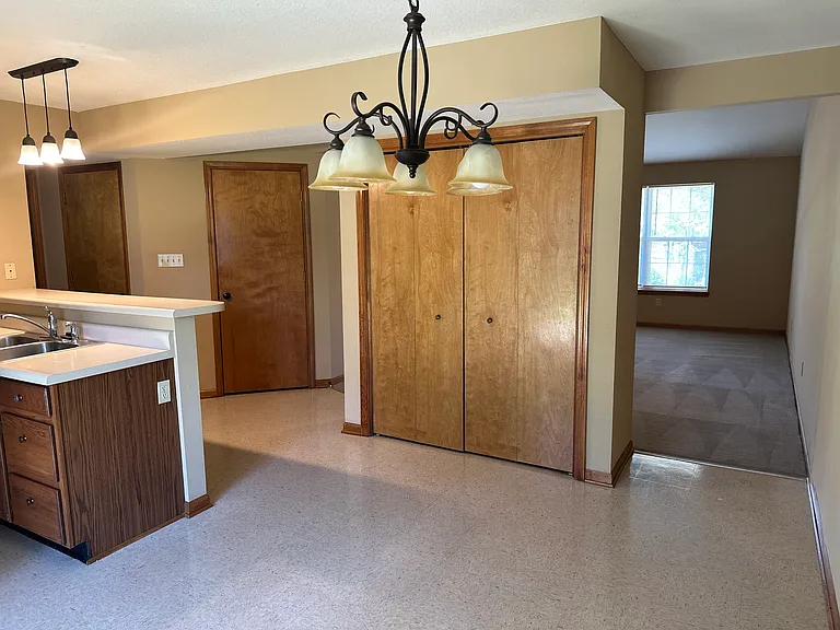 819 Charles St #819 — Photo 8
