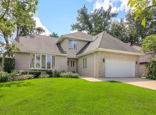 12 Meagan Ln, Lemont, IL 60439