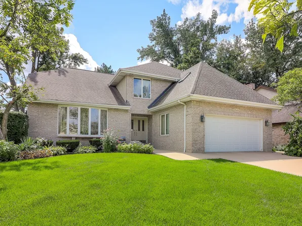12 Meagan Ln, Lemont, IL 60439