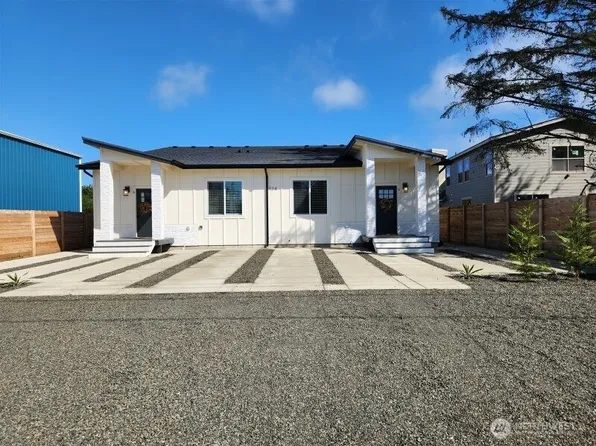 934 Pt Brown Avenue SE #A & B, Ocean Shores, WA 98569