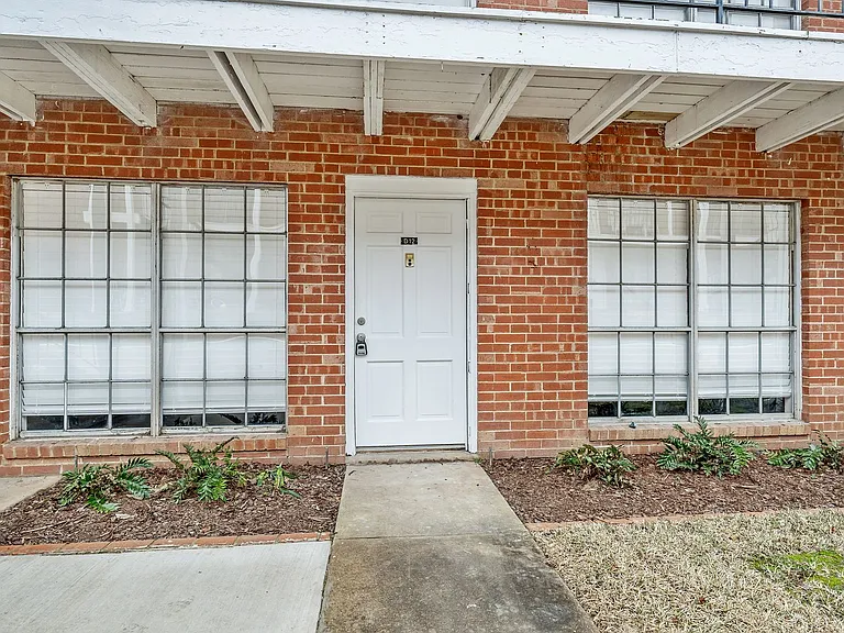 Barclay Apartments - ASK ABOUT OUR SPRING MOVE-IN SPECIAL TODAY! — Photo 4