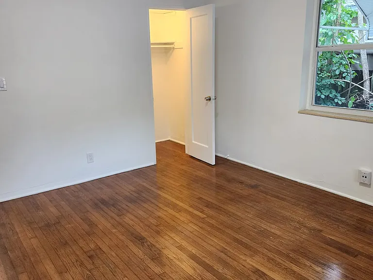 924 NE 119th St — Photo 16