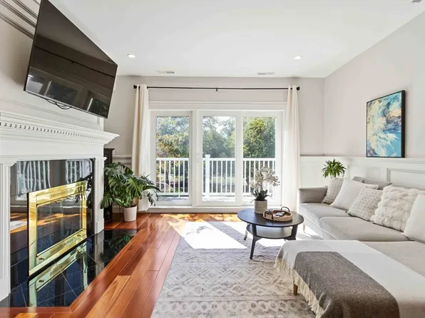 20 Ship Ave APT 8, Medford, MA 02155