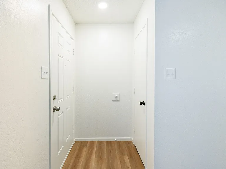 8214 Vernon Ave #B — Photo 25