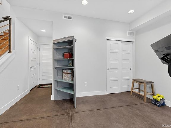 4th image of 2214 W Powers Avenue