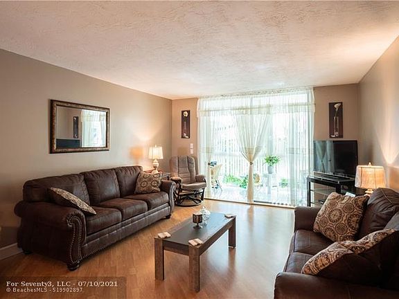 4th image of 2851 Somerset Dr APT 416