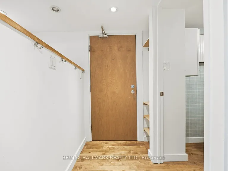 321 Palmerston Blvd #B — Photo 5