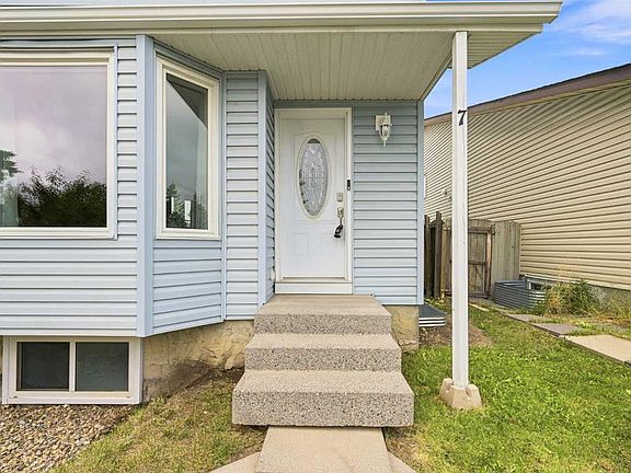 3rd image of 7 E Falshire Close NE