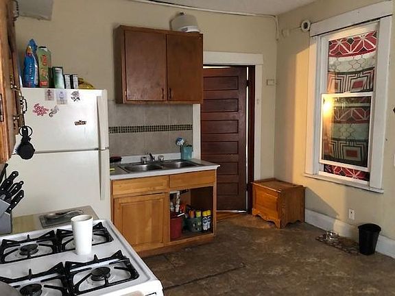 5th image of 2504 Fremont Ave N