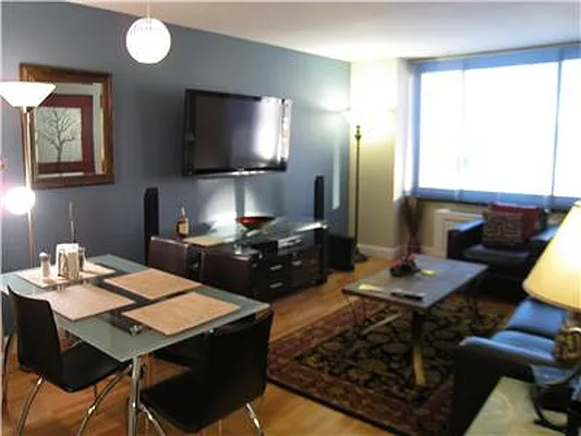 Rented by R New York | media 44