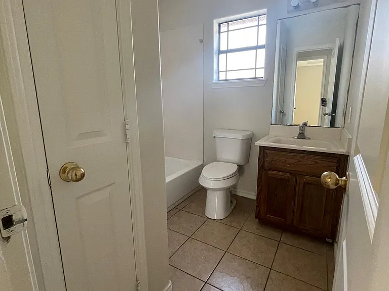 1806 S Ironwood St #D — Photo 9