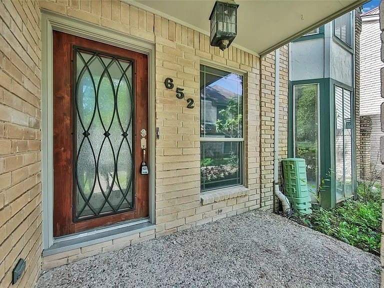 652 N Eldridge Pkwy — Photo 3
