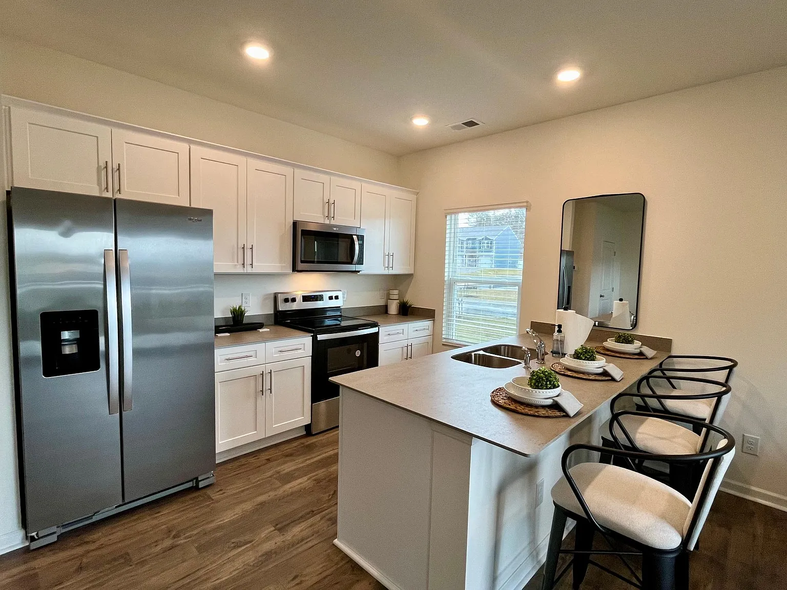 3 bed, 2.5 bath, 1381 sqft, $1,980 — Photo 2