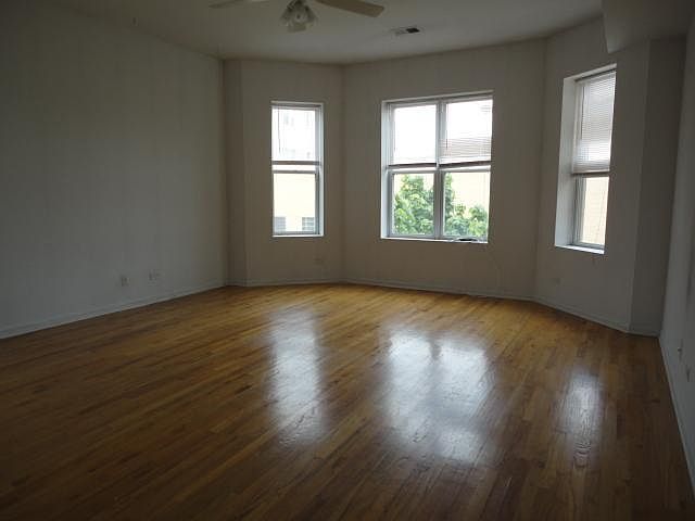 1st image of 1022 N Damen Ave #1F