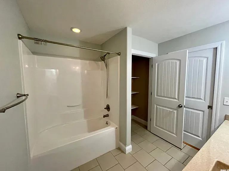 918 Whitecotton Dr — Photo 12