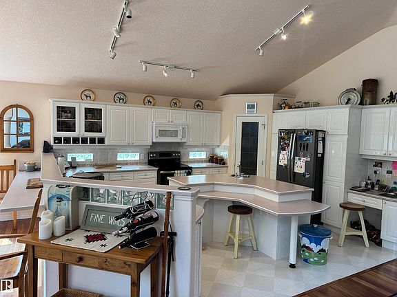 4th image of 21366 Township Rd #530