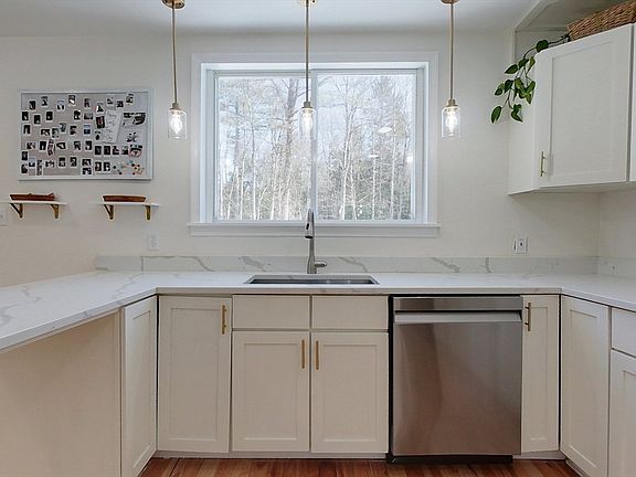 3rd image of 471 Winchendon Rd